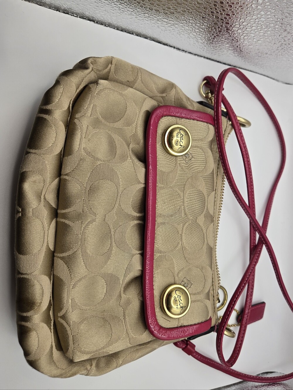 Coach Poppy Signature Groovy Crossbody Pink Trim Gold Logo Buttons Hardware READ - Picture 3 of 12